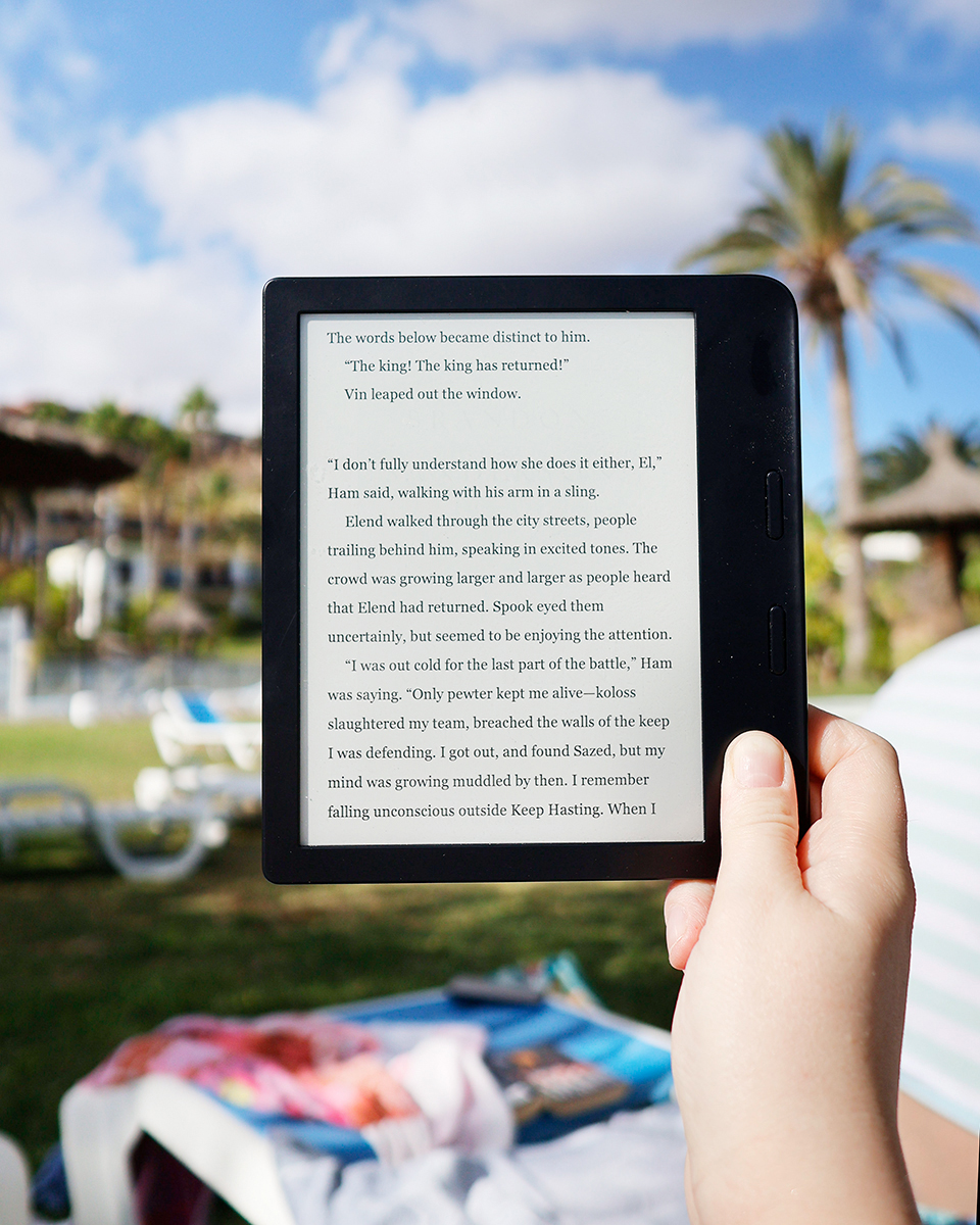 reading on a tablet vs a book - pros and cons